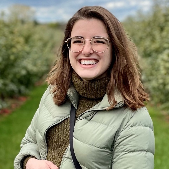 Meet your Posher, Abigail - Picture 1 of 1